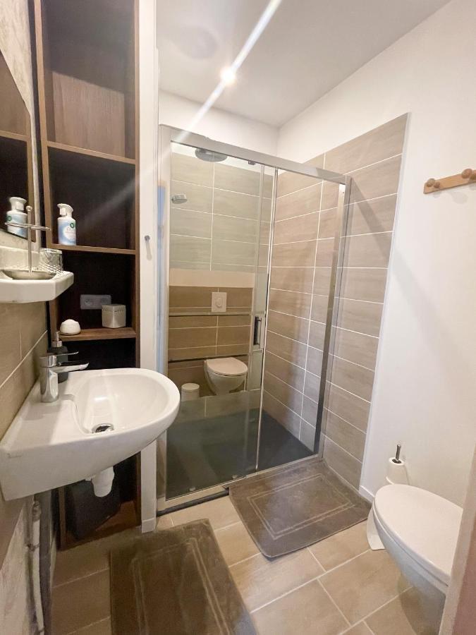La Basse Cour Hotell Tanlay Exteriör bild