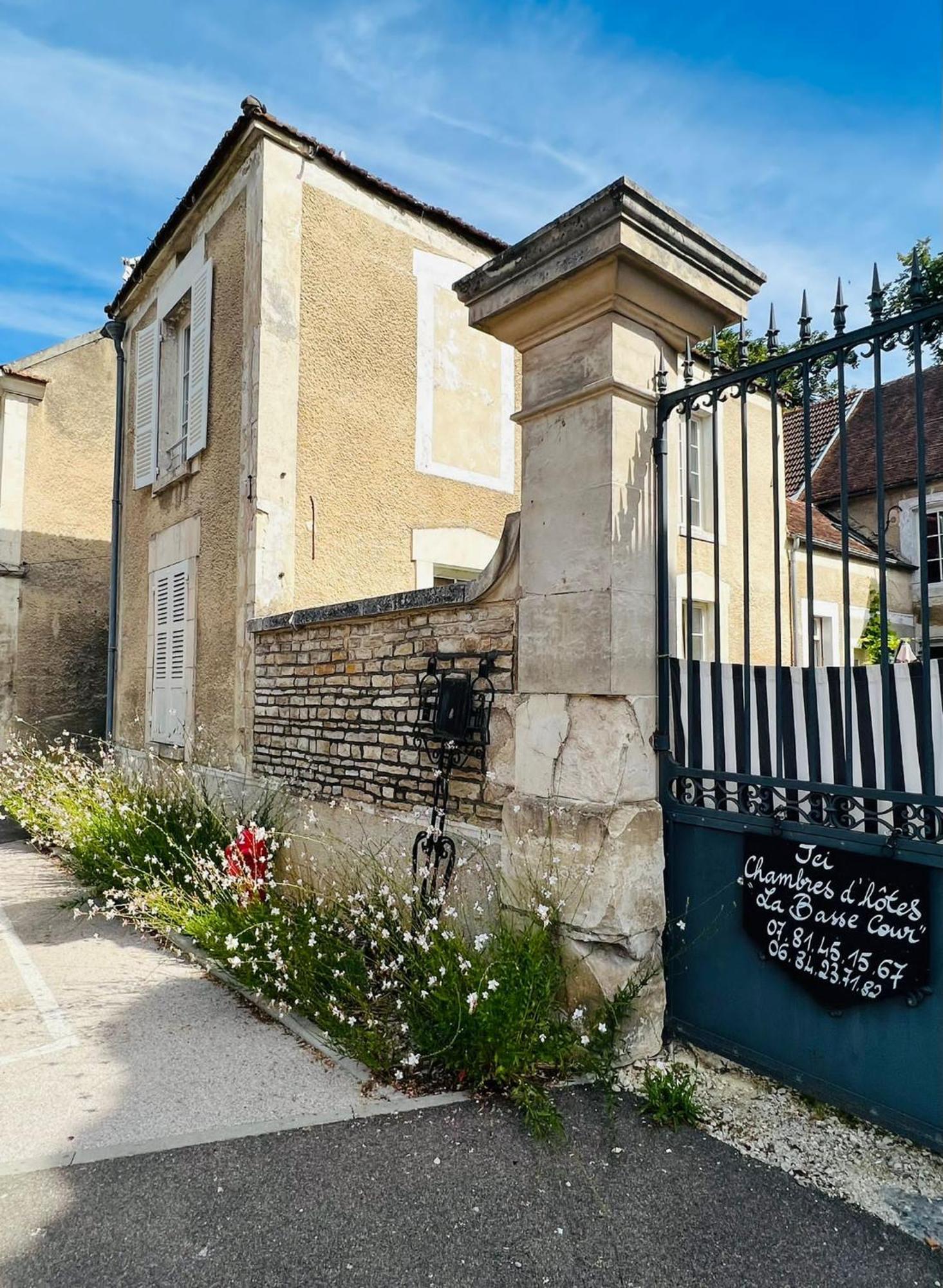 La Basse Cour Hotell Tanlay Exteriör bild